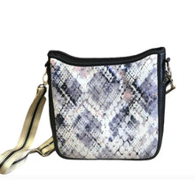Load image into Gallery viewer, Muskoka Messenger Bag