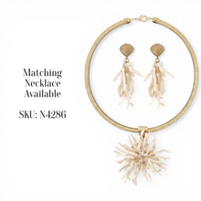 Load image into Gallery viewer, White Wynn Earring