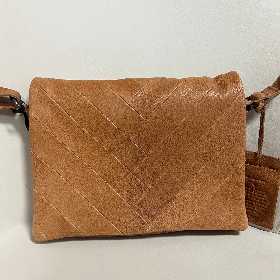 Luca Crossbody Tan