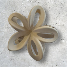 Load image into Gallery viewer, Cut Out Plumeria Hair Claws Clips
