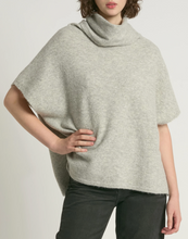 Load image into Gallery viewer, Flowy Neck Vest