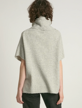 Load image into Gallery viewer, Flowy Neck Vest