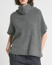 Load image into Gallery viewer, Flowy Neck Vest