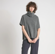 Load image into Gallery viewer, Flowy Neck Vest