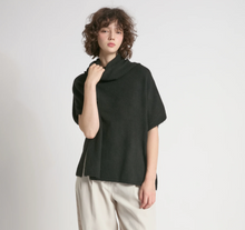 Load image into Gallery viewer, Flowy Neck Vest