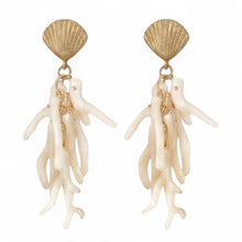 Load image into Gallery viewer, White Wynn Earring