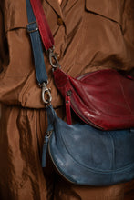 Load image into Gallery viewer, Crosby Sling Bag Cognac