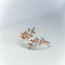 Load image into Gallery viewer, Petite Laurel Leaf Ring