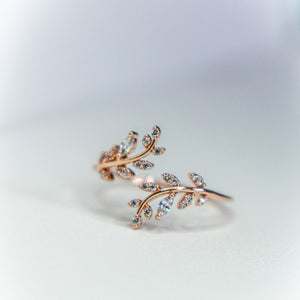 Petite Laurel Leaf Ring