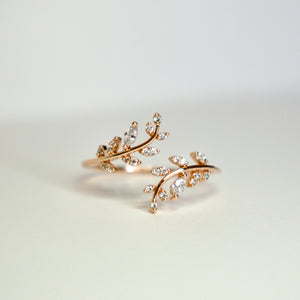 Petite Laurel Leaf Ring