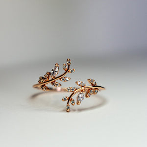 Petite Laurel Leaf Ring