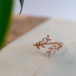 Petite Laurel Leaf Ring