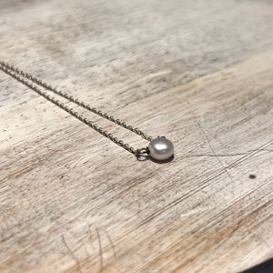 Dainty Pearl Pendant Necklace