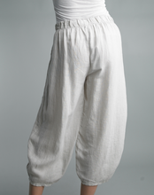 Load image into Gallery viewer, Triple Button Linen Pants Beige